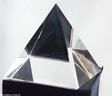 Deko Quadratpyramide aus Kristallglas mit 4 Flächen 5cm