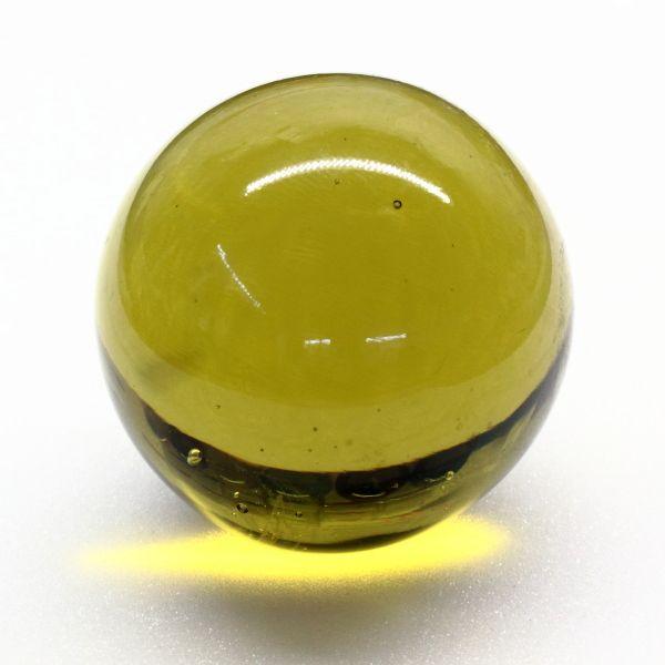 Olivgrüne Glaskugel handgefertigt
